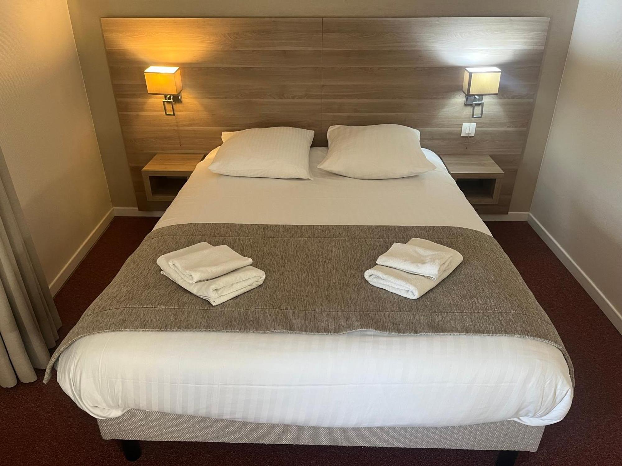 Hotel Le Roosevelt Givet Exteriör bild